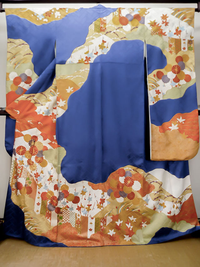 L0727Q 振袖 女性用着物 雲、七宝柄 シルク（正絹） 鮮やか 青, 菊